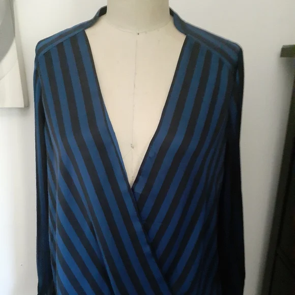 Vince Camuto Blouse - Picture 1 of 7